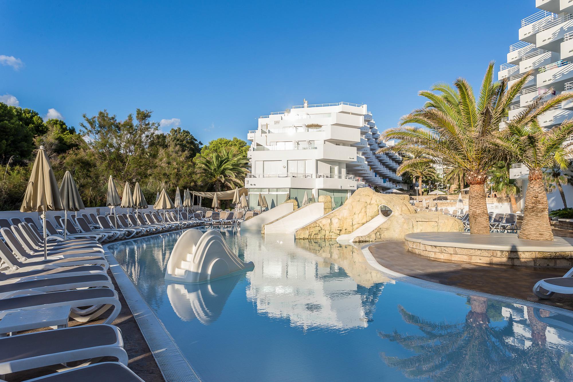 Fergus Style Cala Blanca Suites Санта-Понса Экстерьер фото