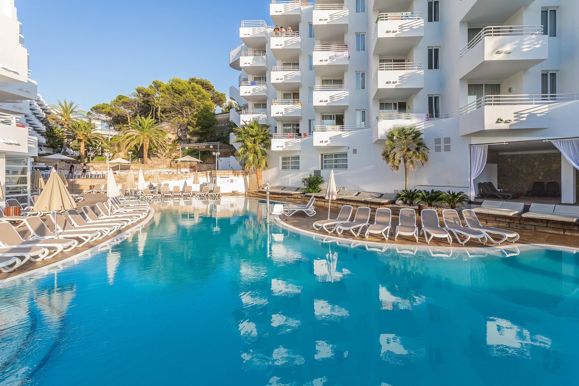 Fergus Style Cala Blanca Suites Санта-Понса Экстерьер фото