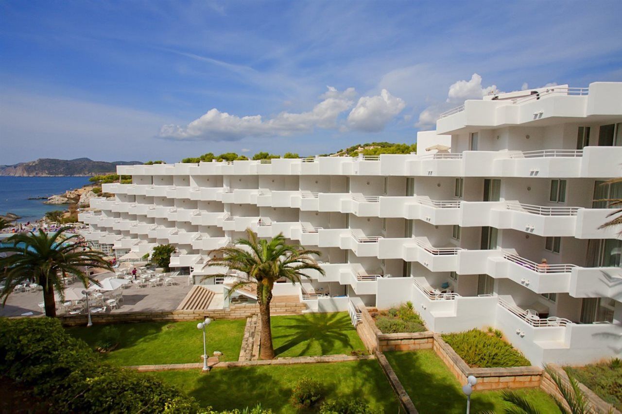 Fergus Style Cala Blanca Suites Санта-Понса Экстерьер фото